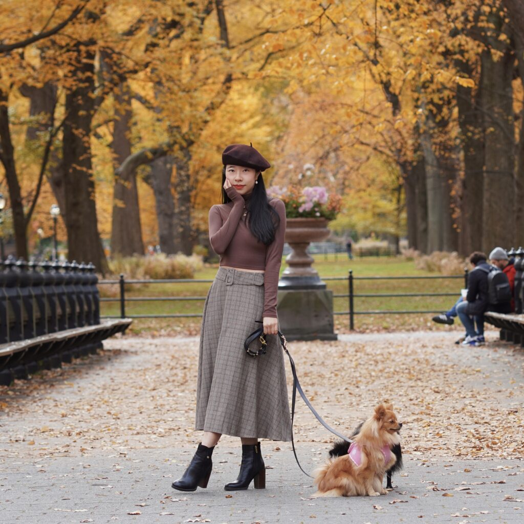 Vivian Tang poses in Central Park with her pomeranian puppies mimi & momo // fashion blogger content creator